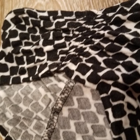 𝅺OLD Navy Soft Stretchy Top XS NWT - Picture 4 of 5